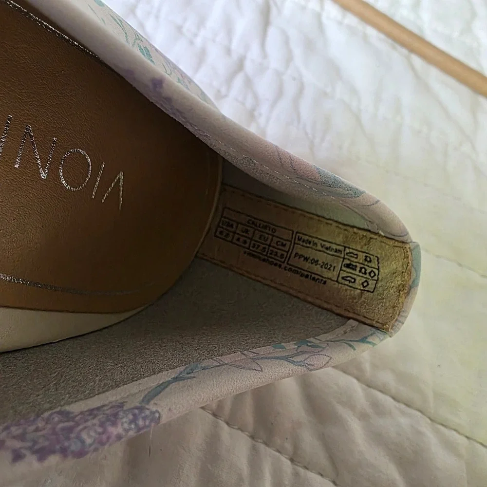 Vionic Callisto Ballet Flats Cream Pastel Floral Cottage Coquette Womens 6.5 New